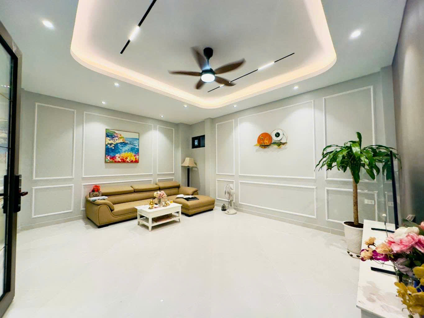 Nhà trên 12 tỷ có ngay em hoa hậu Minh Khai mặt tiền 6m _DT 50m2/5 tầng_Thang máy nhập. - Ảnh chính
